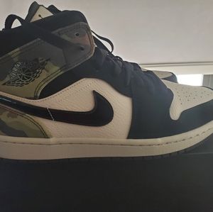Jordan 1 Mid Camo